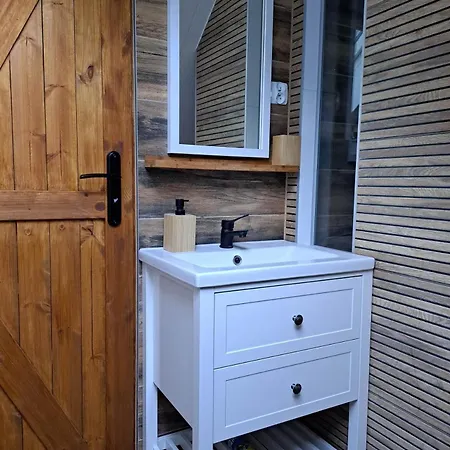 Dziki Brzeg Jezioraka *