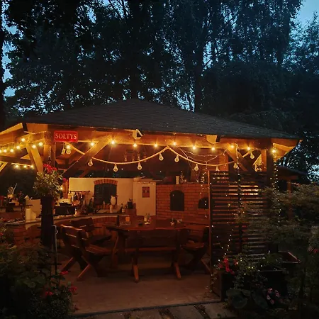 Dziki Brzeg Jezioraka Farmház